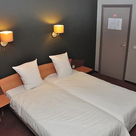 Hotel Afrit 28 Heusden-Zolder Zimmer foto