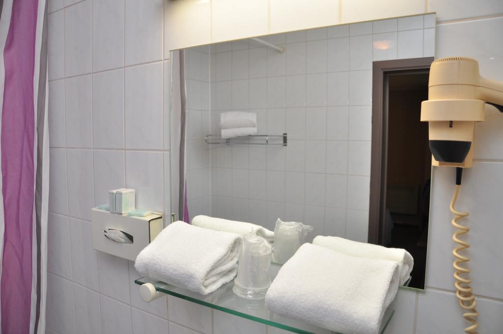 Hotel Afrit 28 Heusden-Zolder Zimmer foto