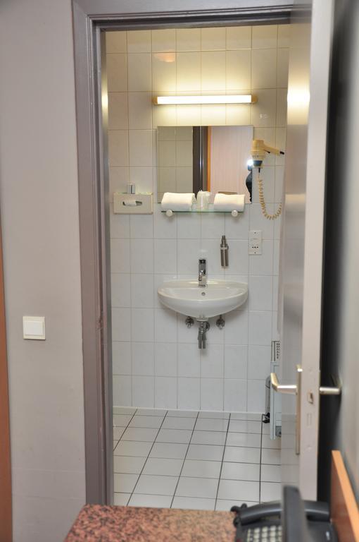 Hotel Afrit 28 Heusden-Zolder Zimmer foto