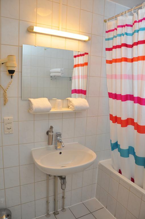 Hotel Afrit 28 Heusden-Zolder Zimmer foto