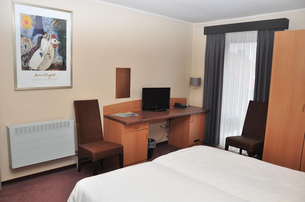 Hotel Afrit 28 Heusden-Zolder Zimmer foto